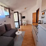 With Parking Space - 7604 Apartamento Vodice