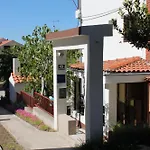 With Parking Space - 7604 Apartamento Vodice