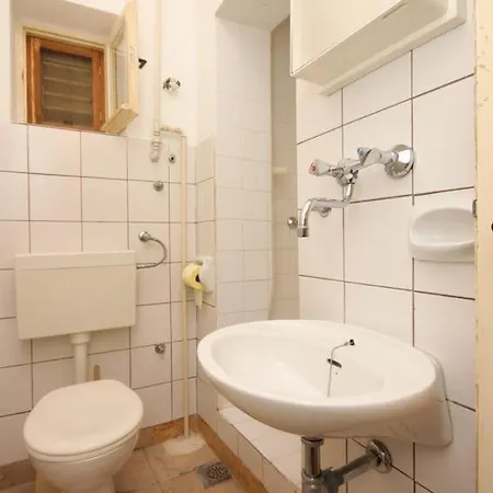 Apartament With Parking Space - 7604 Vodice